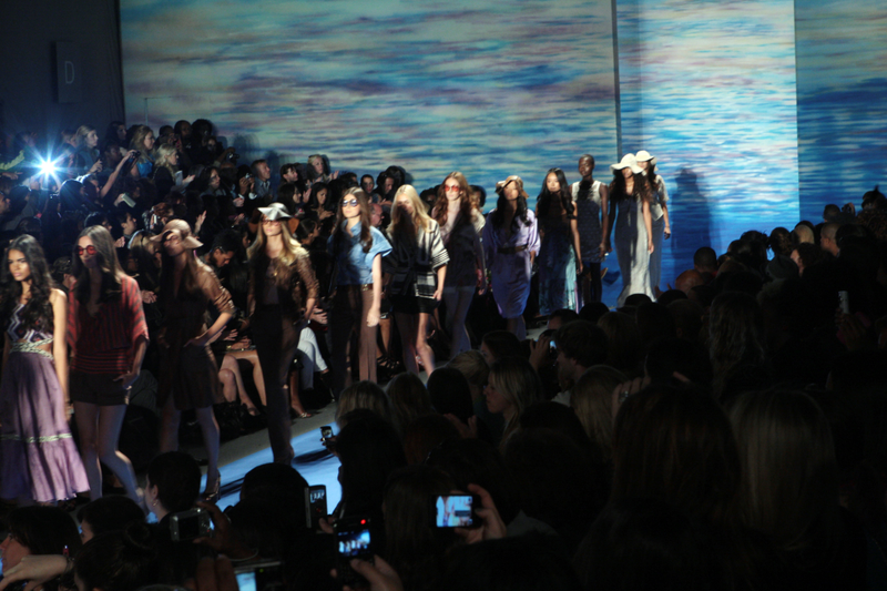 Illustration for article titled GALLERY: Behind the Scenes at Tracy Reese's Show During New York Fashion Week